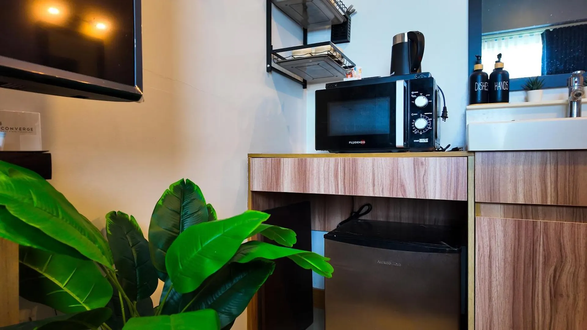 Studio Near Sm Megamall 400Mbps Netflix Disney Hbo Manila 0*,  Philippines